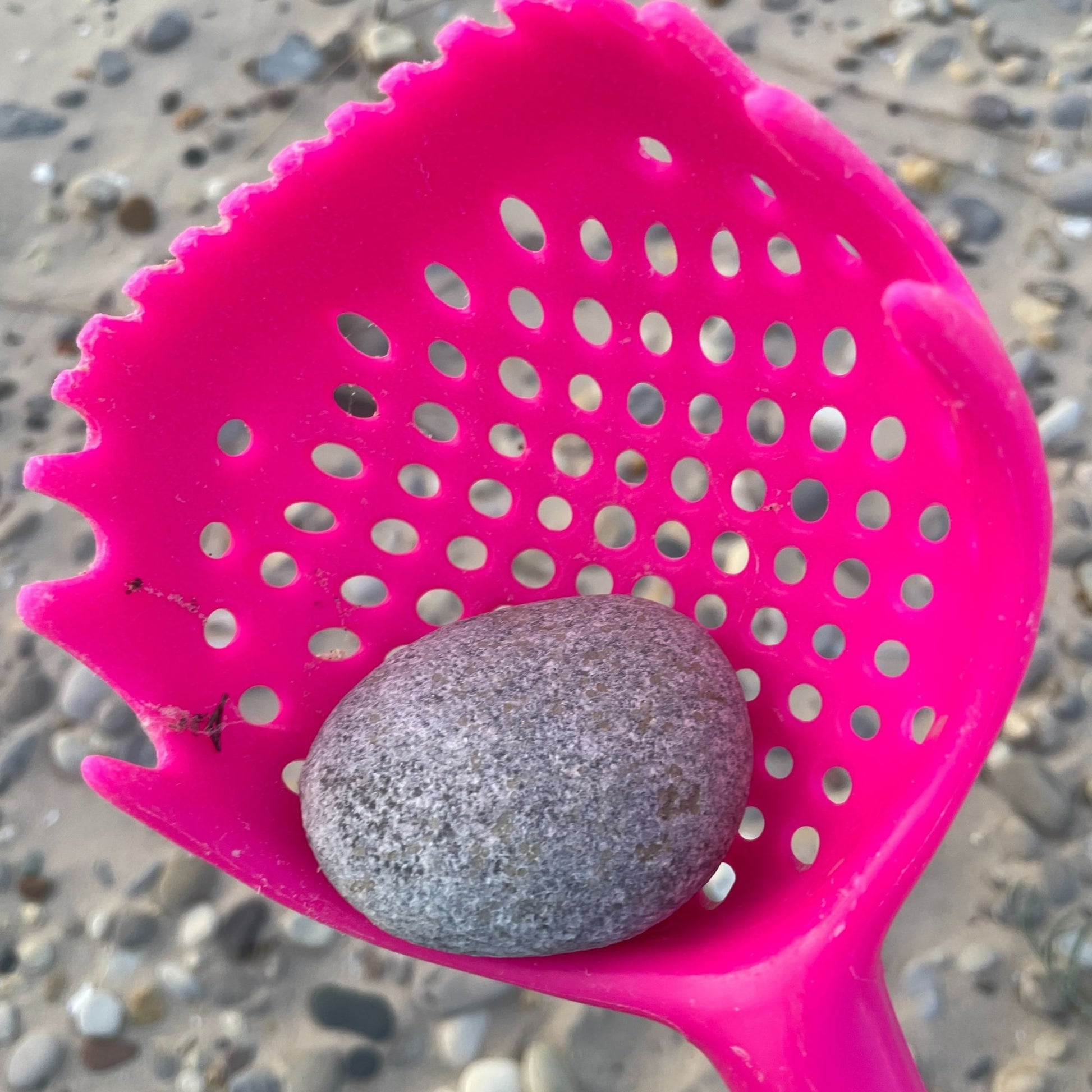 pink geo scoop with a stone in it